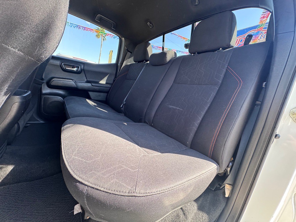 2016 Toyota Tacoma Image 13