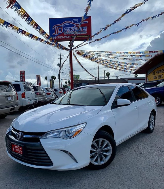 2017 Toyota Camry Image 1