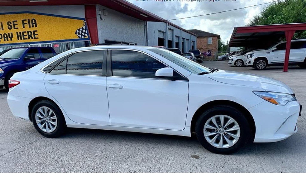 2017 Toyota Camry Image 3