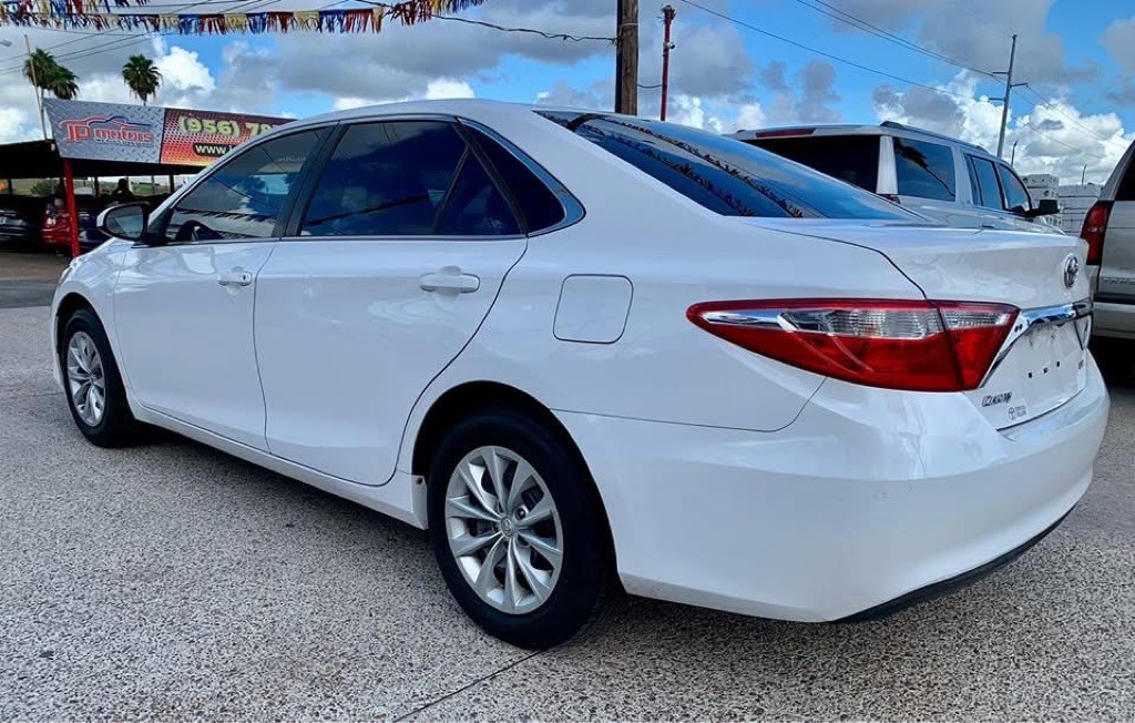 2017 Toyota Camry Image 4