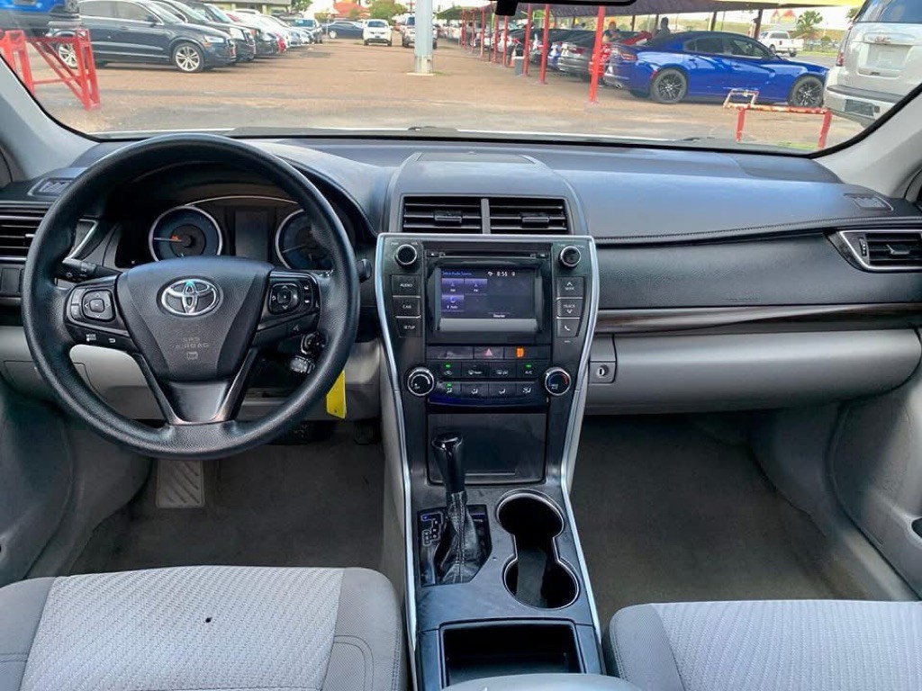 2017 Toyota Camry Image 7