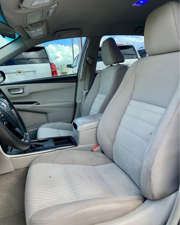 2017 Toyota Camry Image 8