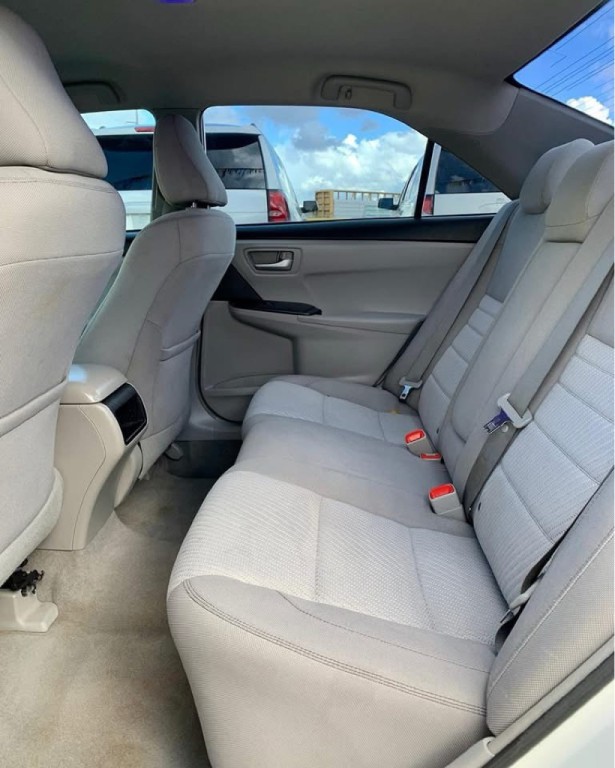 2017 Toyota Camry Image 9