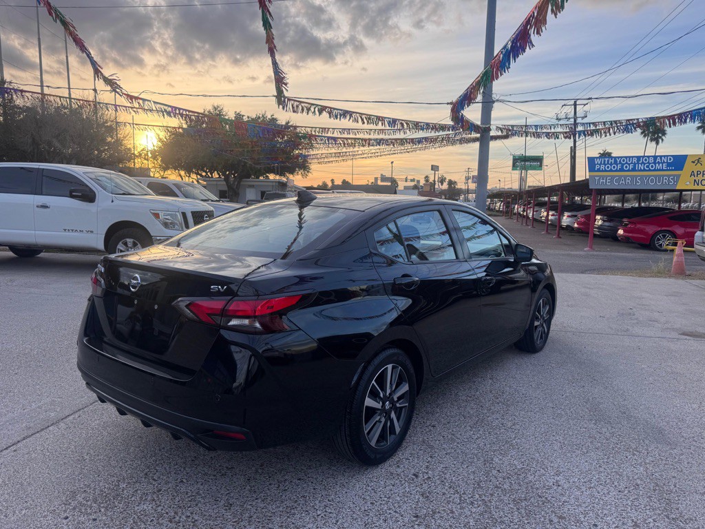 2021 Nissan Versa Image 4