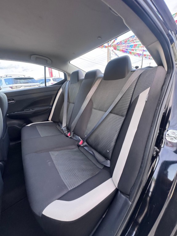 2021 Nissan Versa Image 10