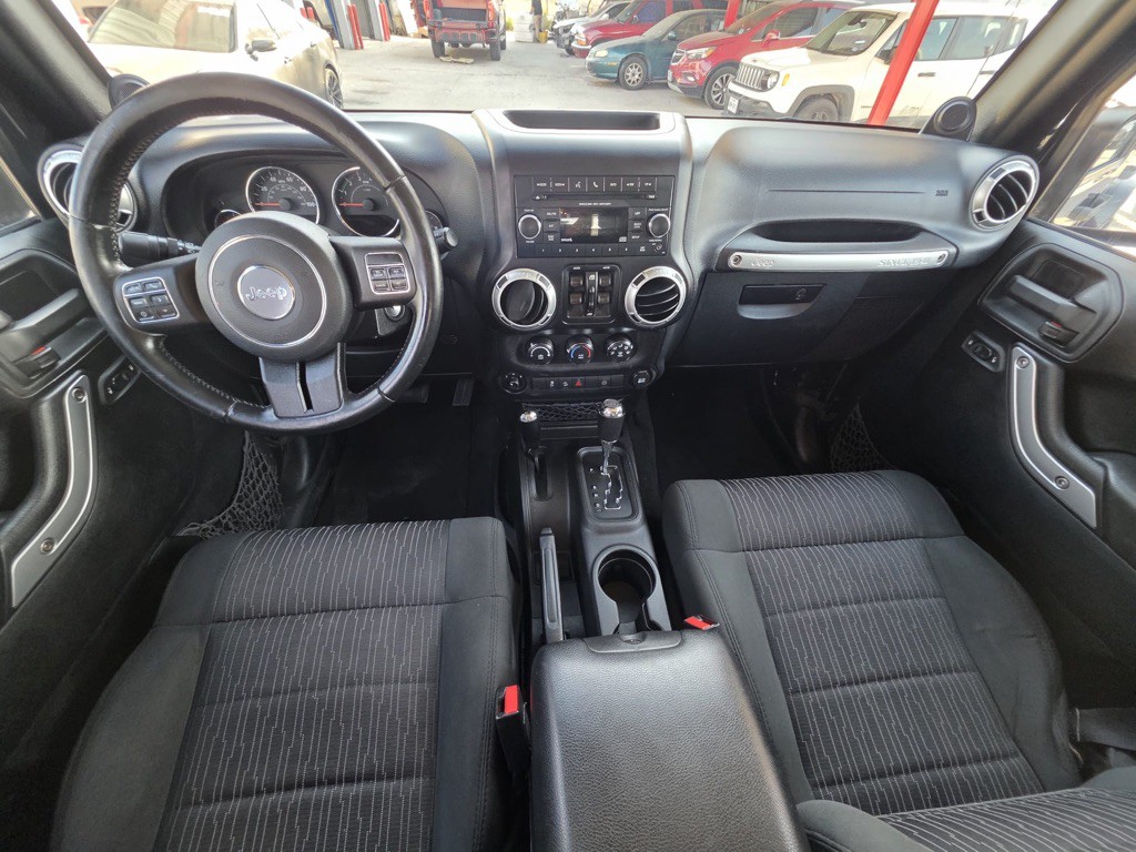 2012 Jeep Wrangler Unlimited Image 11