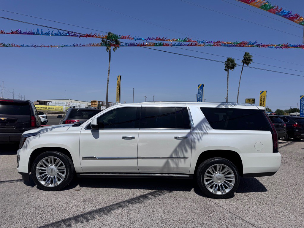 2016 Cadillac Escalade Image 2