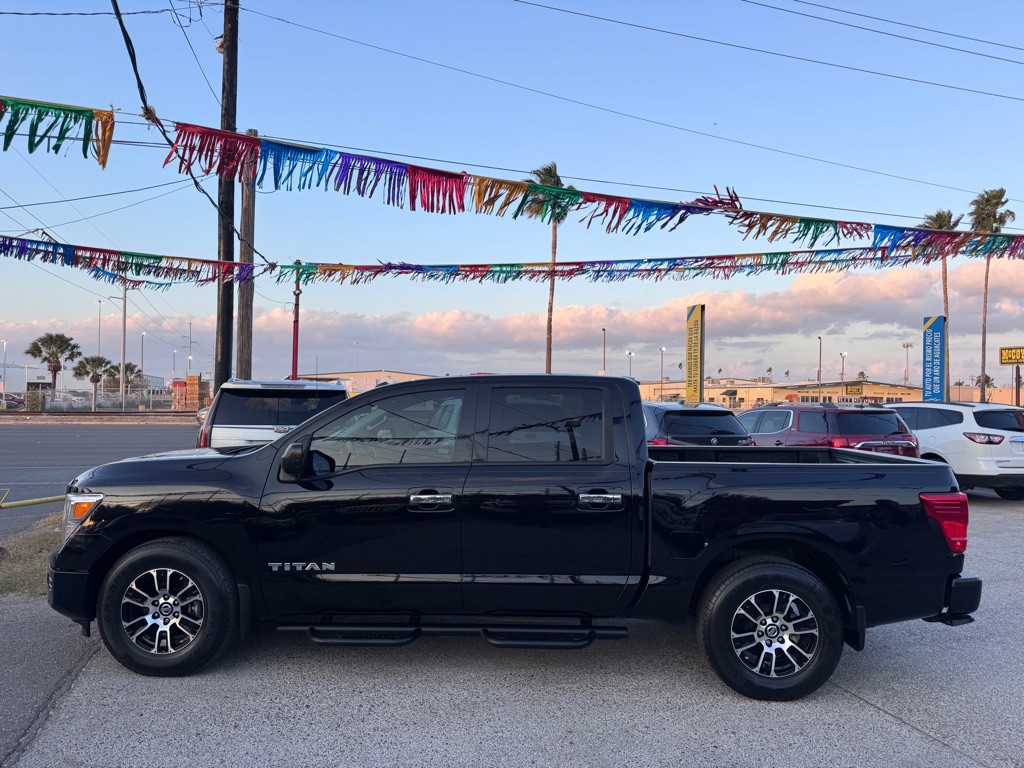 2021 Nissan Titan Image 2