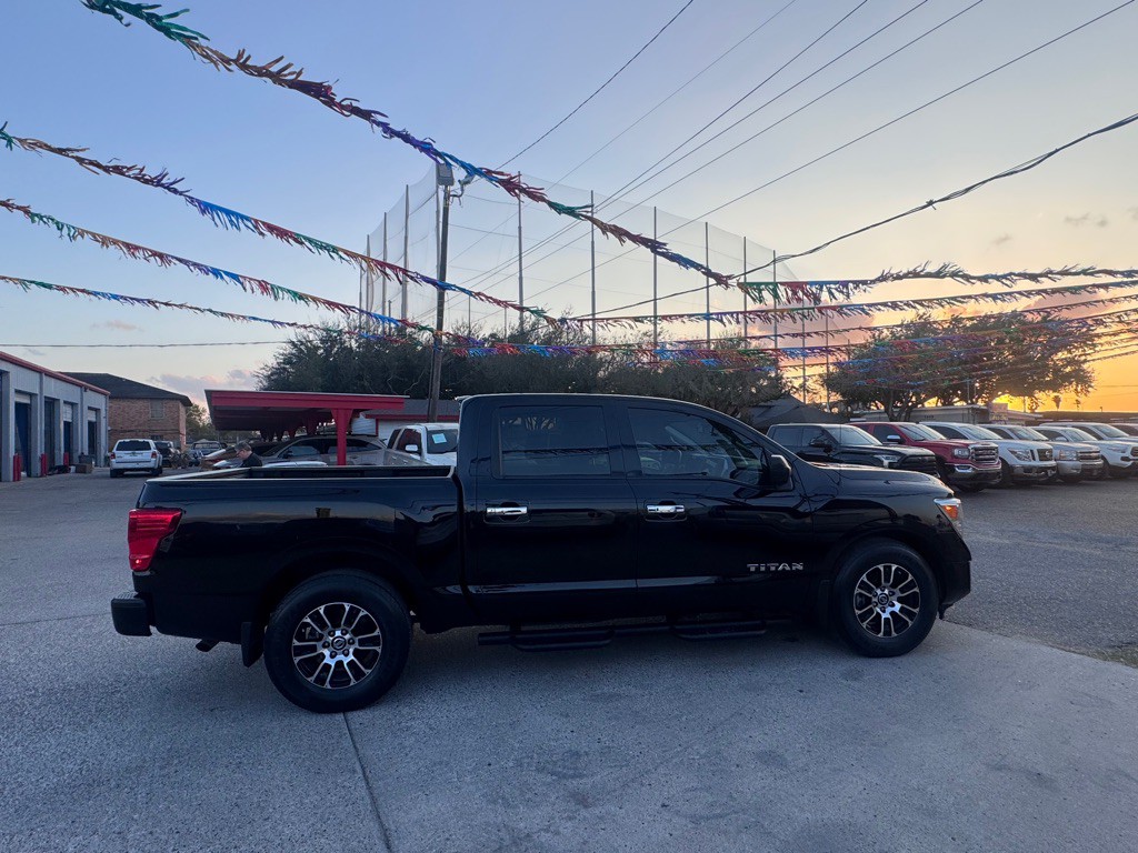 2021 Nissan Titan Image 3