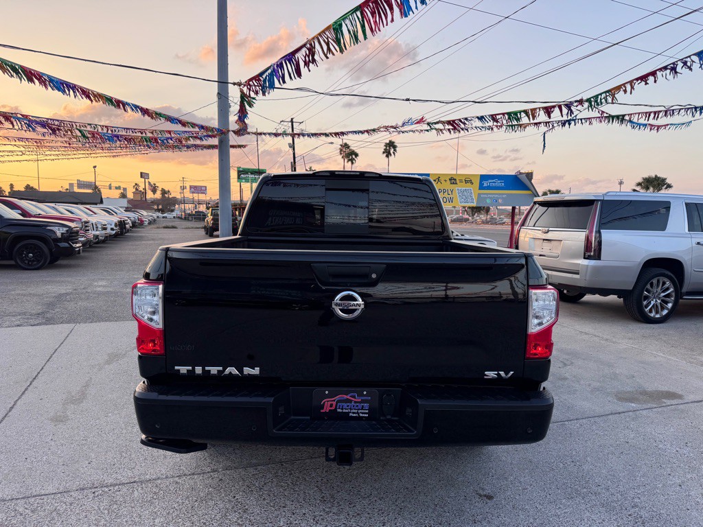 2021 Nissan Titan Image 8