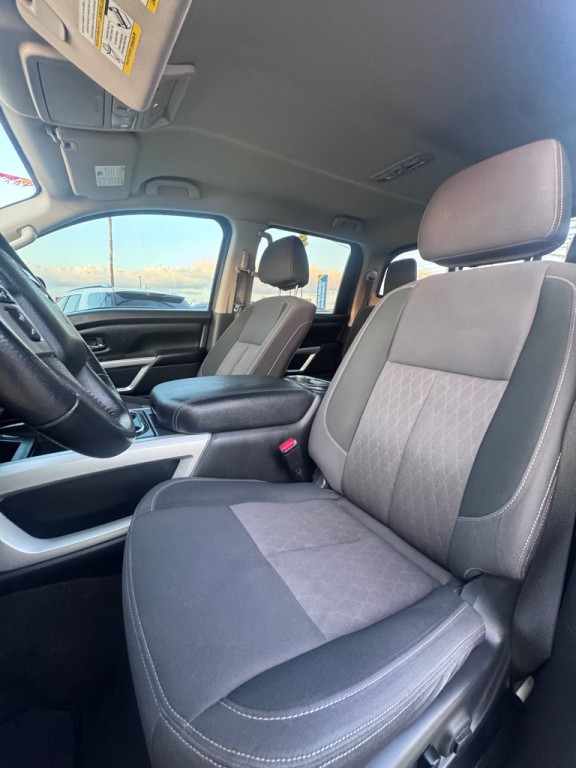 2021 Nissan Titan Image 10