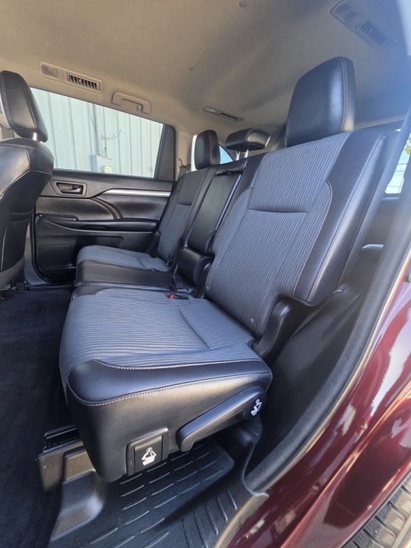 2016 Toyota Highlander Image 12