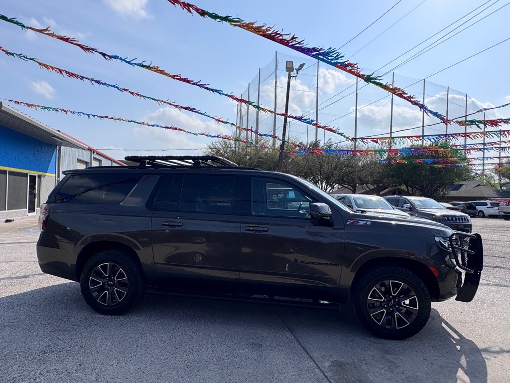 2021 Chevrolet Suburban Image 3