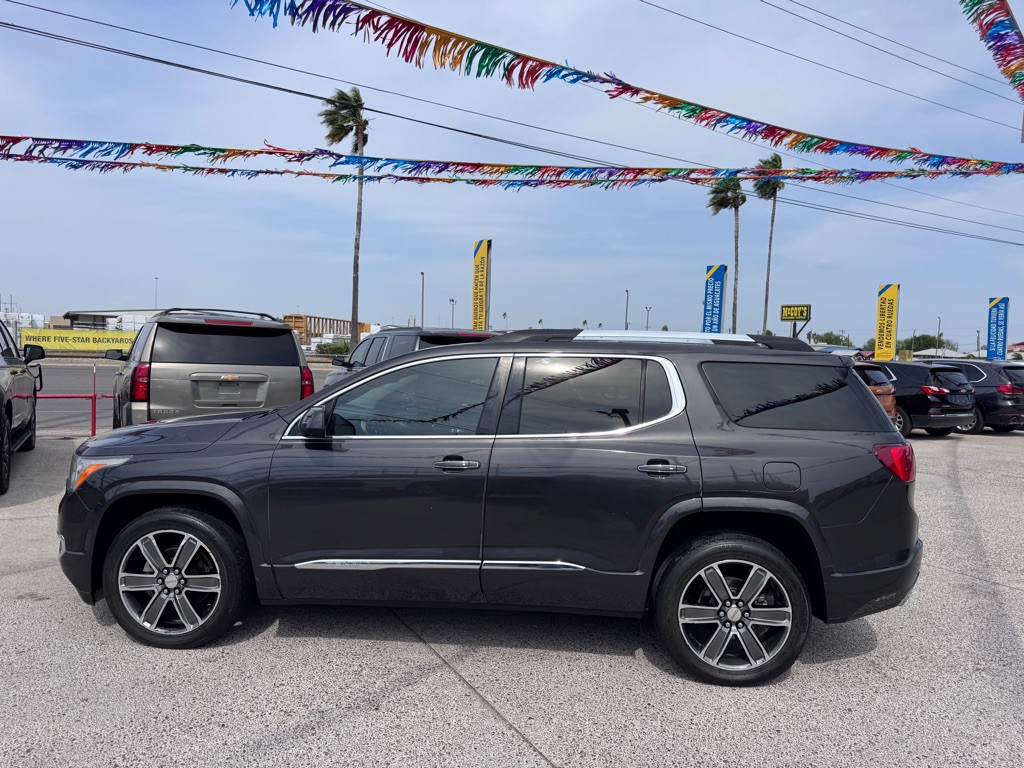 2017 GMC Acadia Image 2
