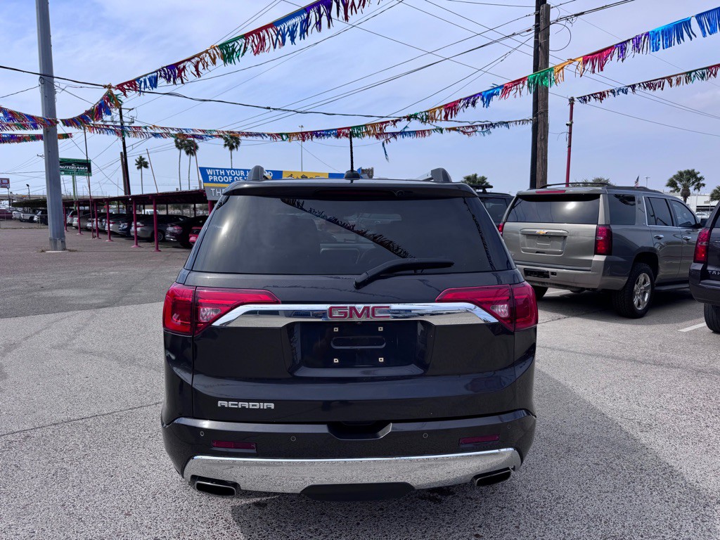 2017 GMC Acadia Image 8