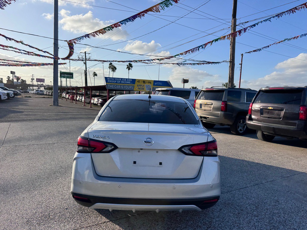 2021 Nissan Versa Image 8