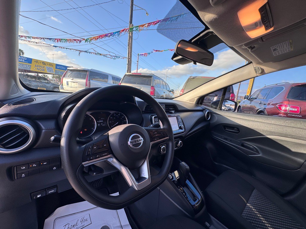 2021 Nissan Versa Image 9