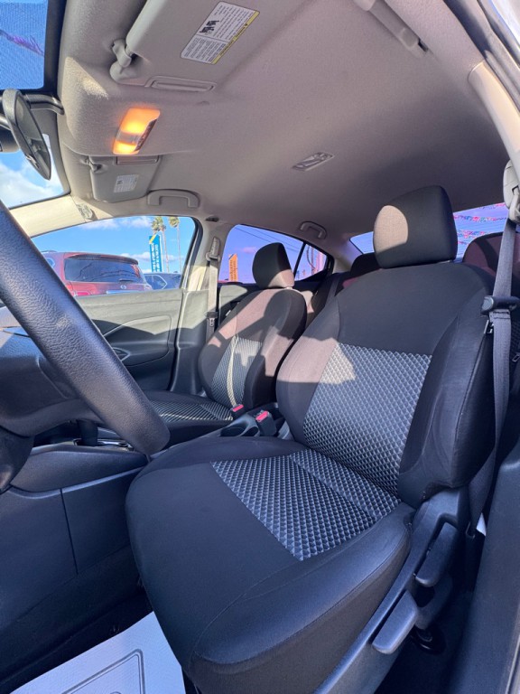 2021 Nissan Versa Image 10