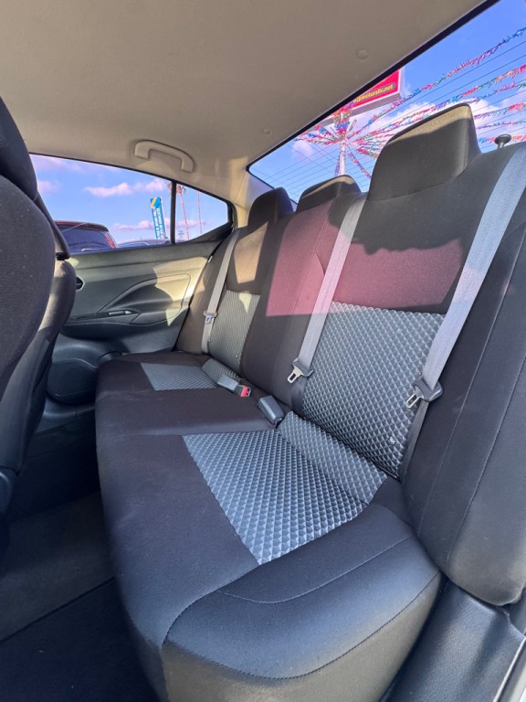 2021 Nissan Versa Image 11