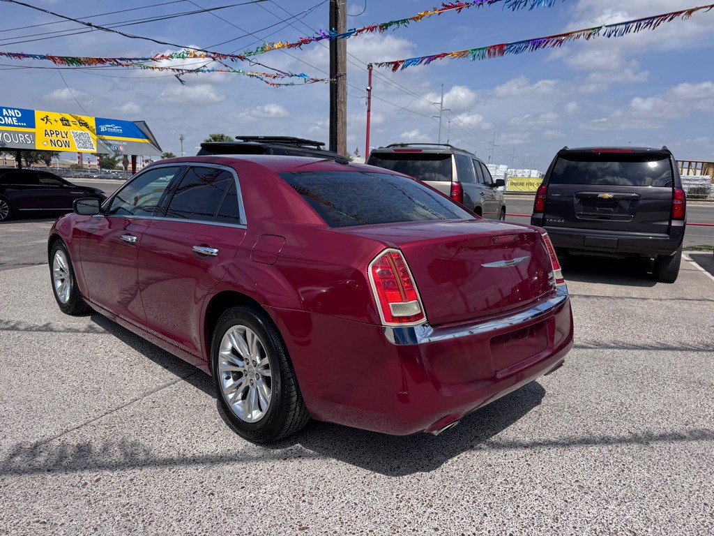 2012 Chrysler 300 Image 5