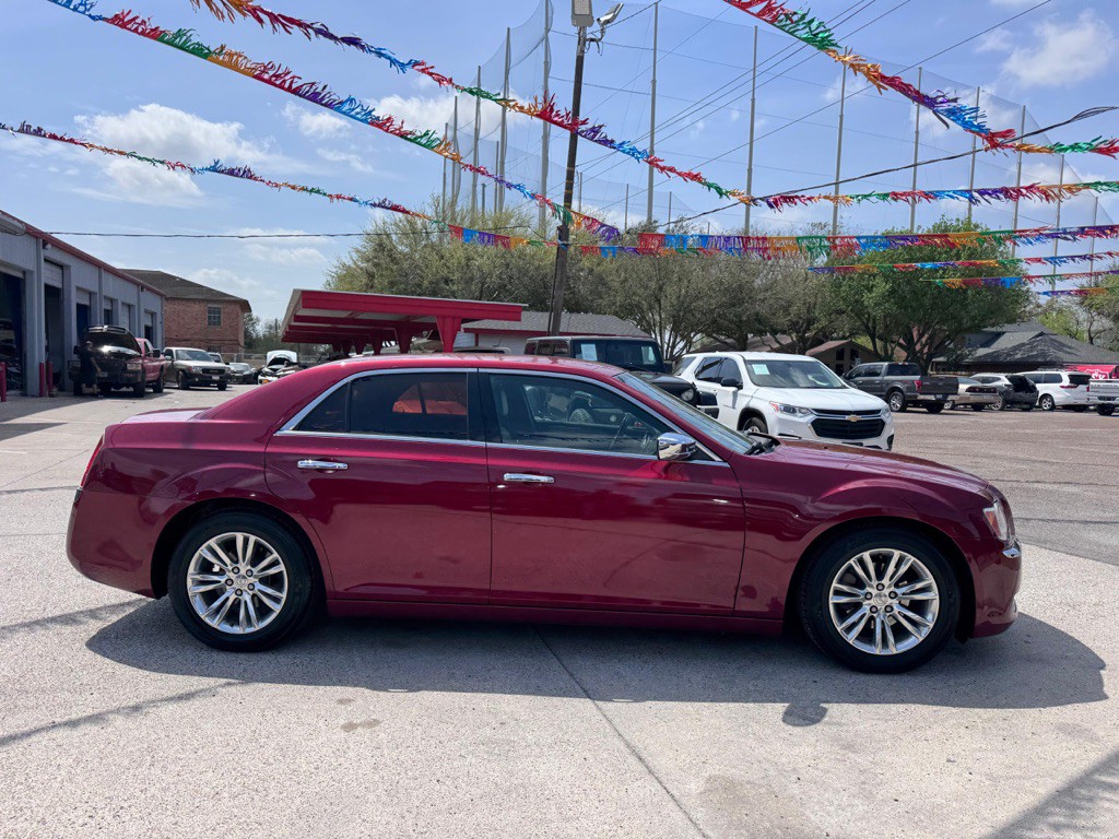 2012 Chrysler 300 Image 13