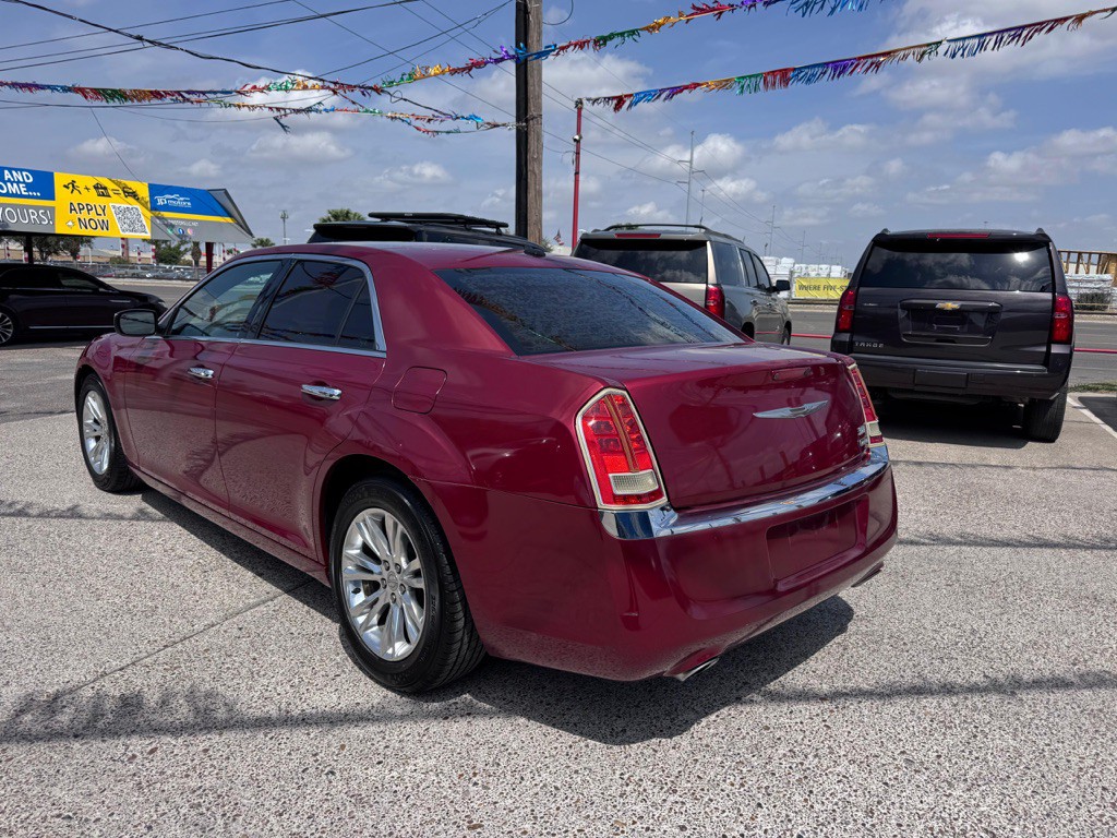 2012 Chrysler 300 Image 15