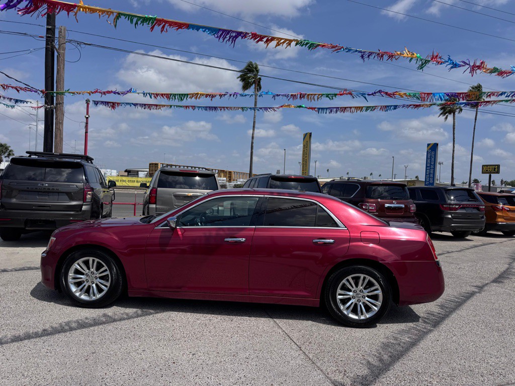2012 Chrysler 300 Image 16