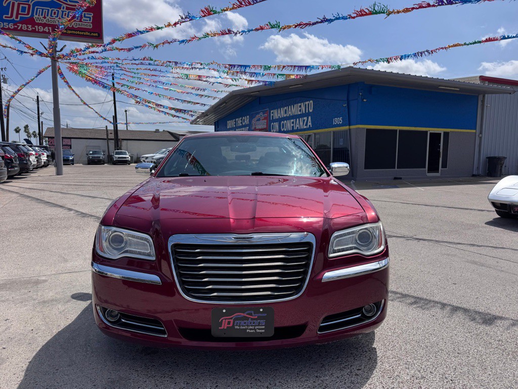 2012 Chrysler 300 Image 18