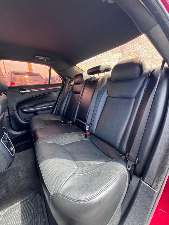 2012 Chrysler 300 Image 21