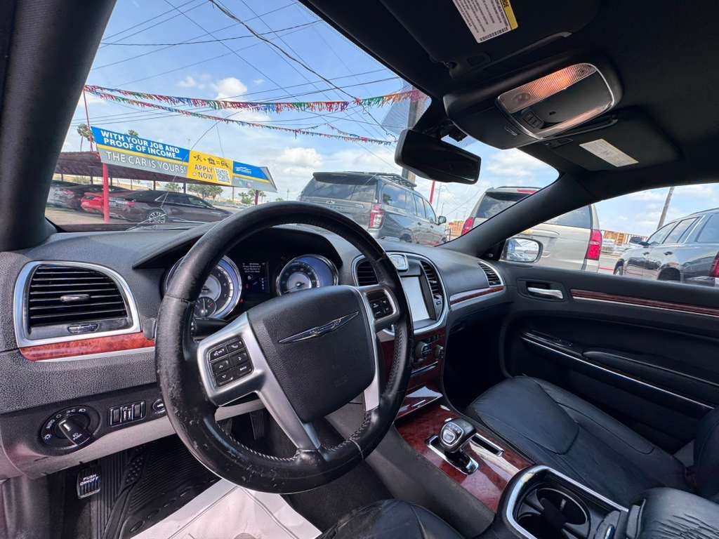 2012 Chrysler 300 Image 22