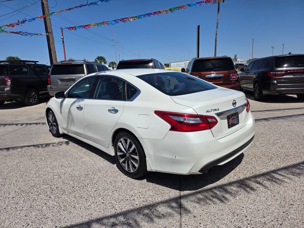 2017 Nissan Altima Image 5