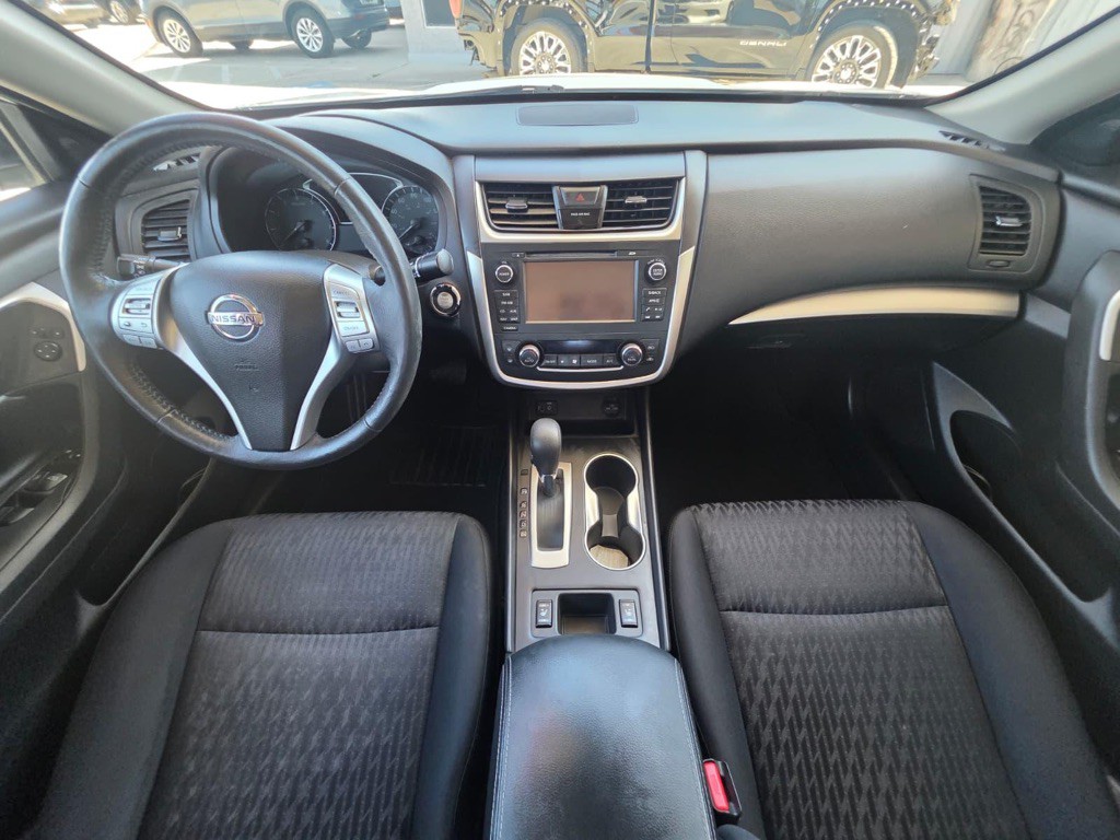 2017 Nissan Altima Image 9