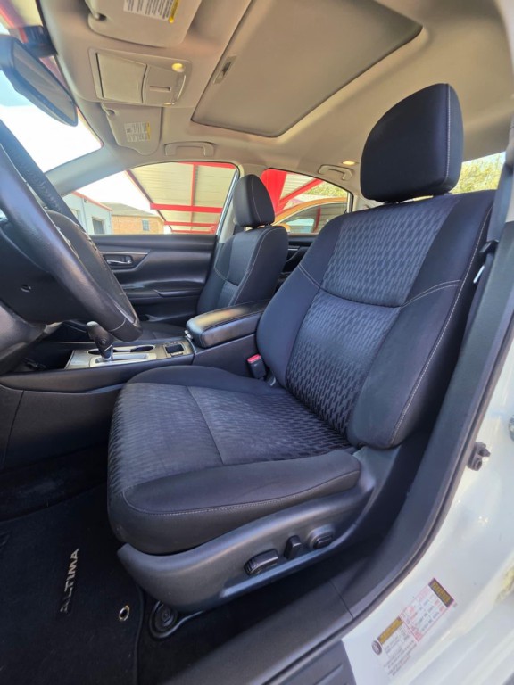 2017 Nissan Altima Image 10