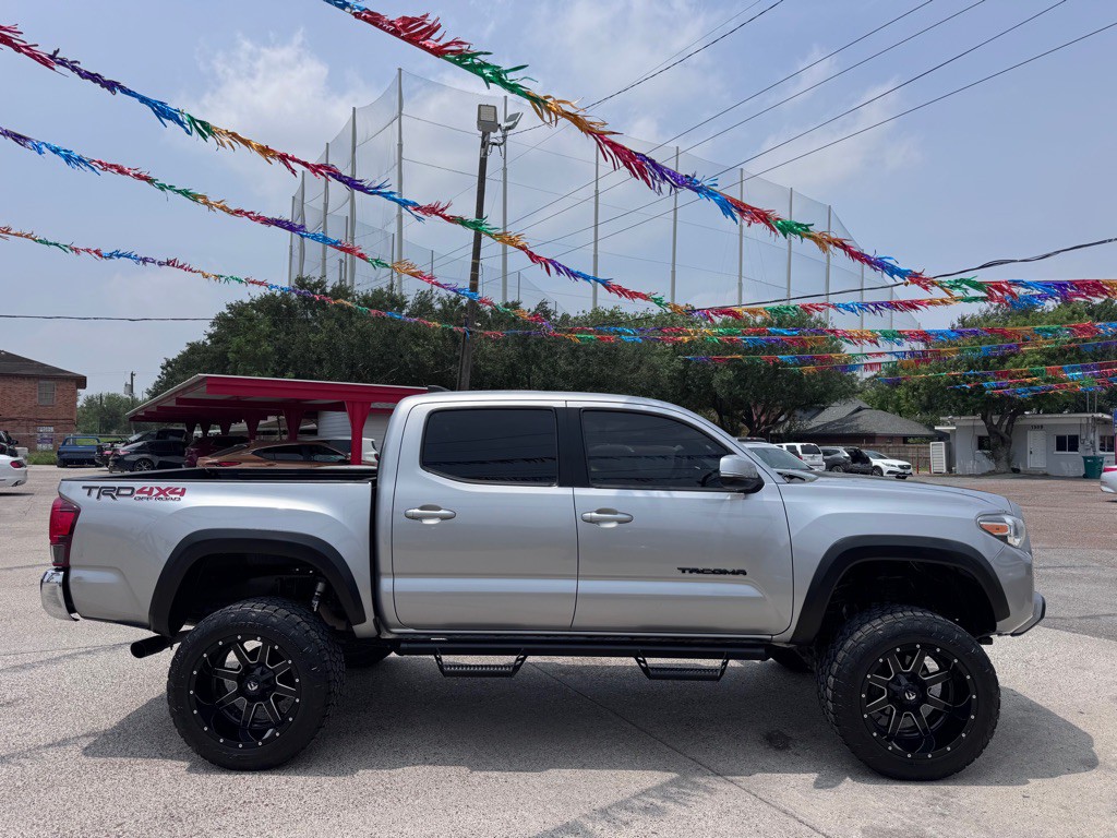 2018 Toyota Tacoma Image 3