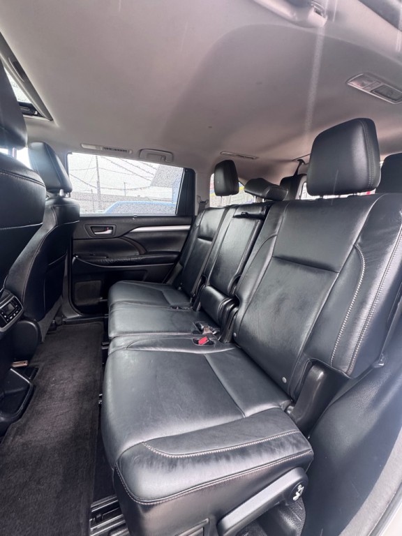 2015 Toyota Highlander Image 10