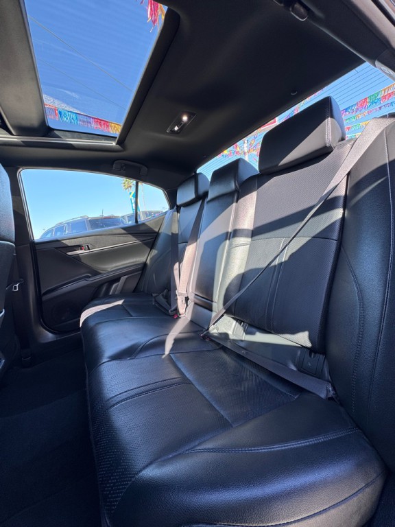 2025 Toyota Camry Image 11