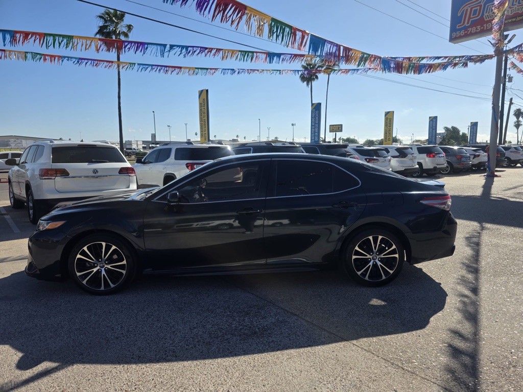 2019 Toyota Camry Image 2