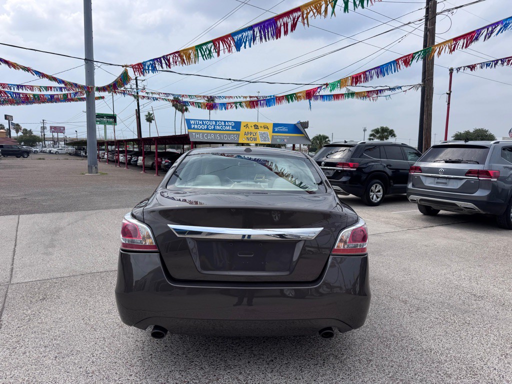 2015 Nissan Altima Image 8