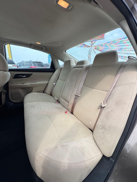 2015 Nissan Altima Image 10