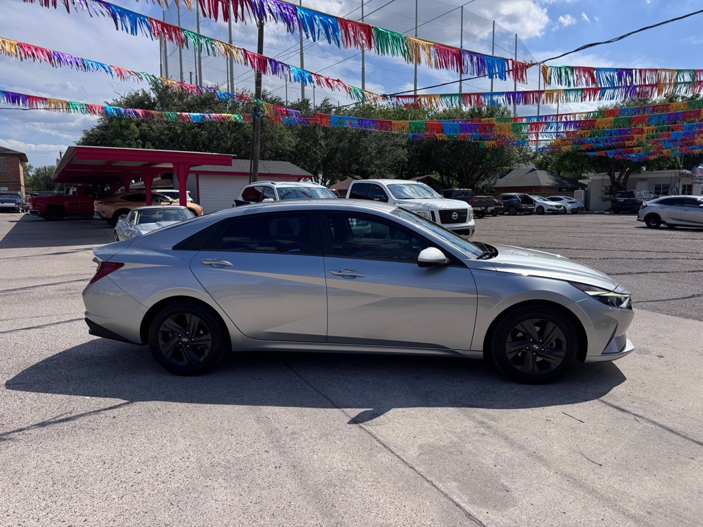 2021 Hyundai Elantra Image 2