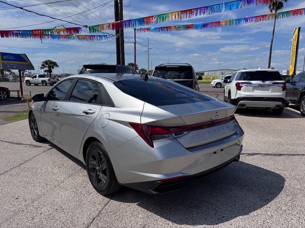 2021 Hyundai Elantra Image 4