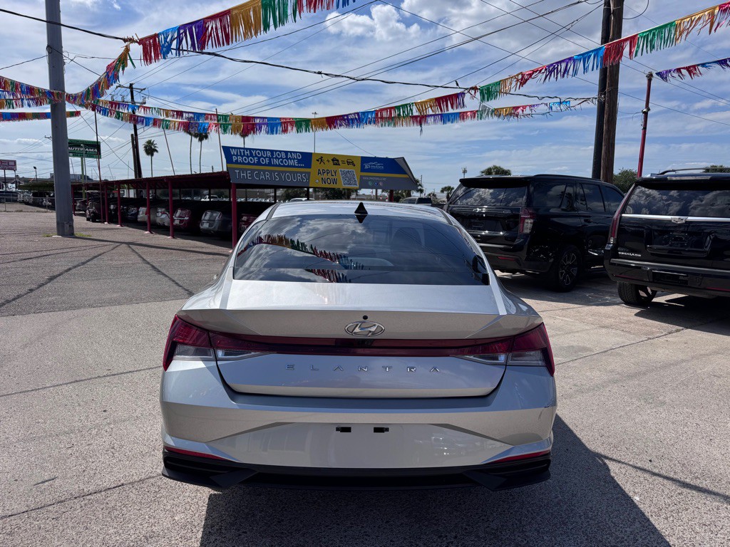 2021 Hyundai Elantra Image 8