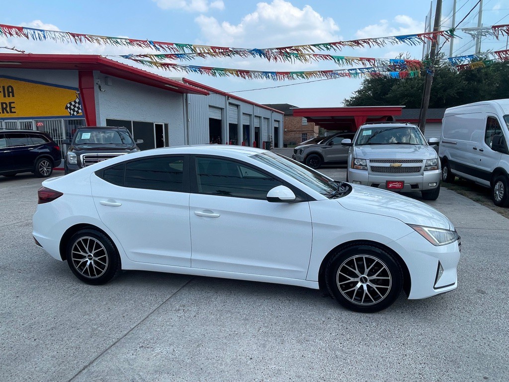 2019 Hyundai Elantra Image 16