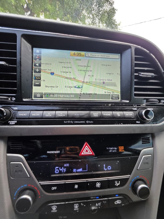 2018 Hyundai Elantra Image 12