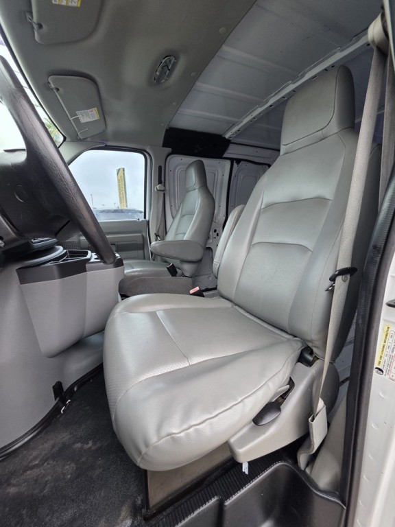 2013 Ford Econoline Image 9