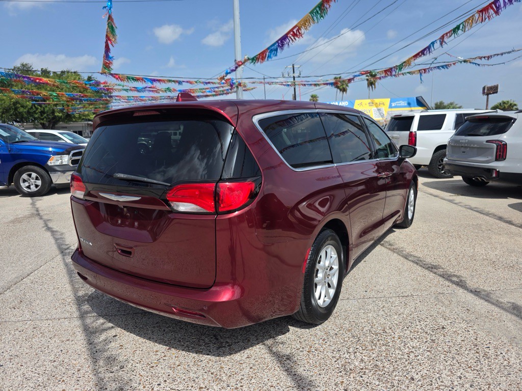 2017 Chrysler Pacifica Image 6