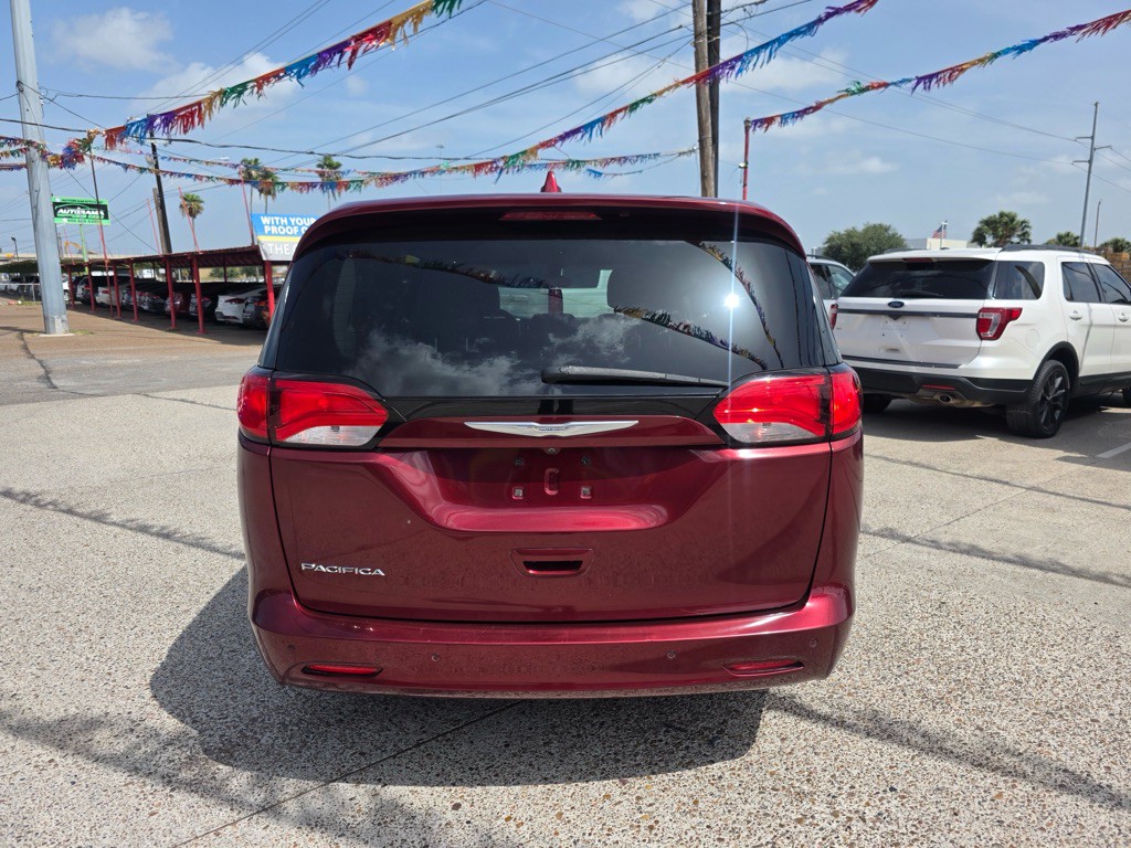 2017 Chrysler Pacifica Image 8