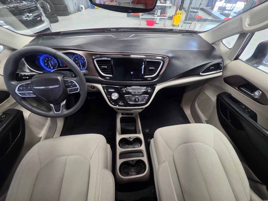 2017 Chrysler Pacifica Image 9
