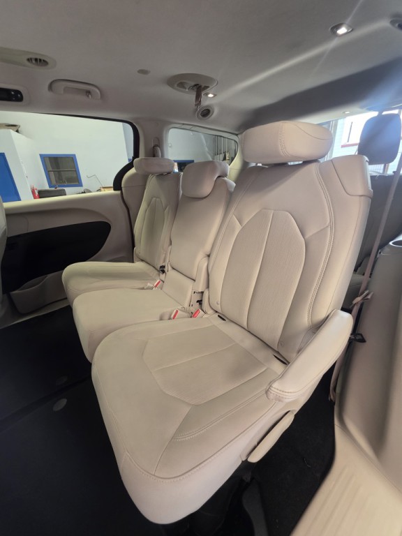2017 Chrysler Pacifica Image 10