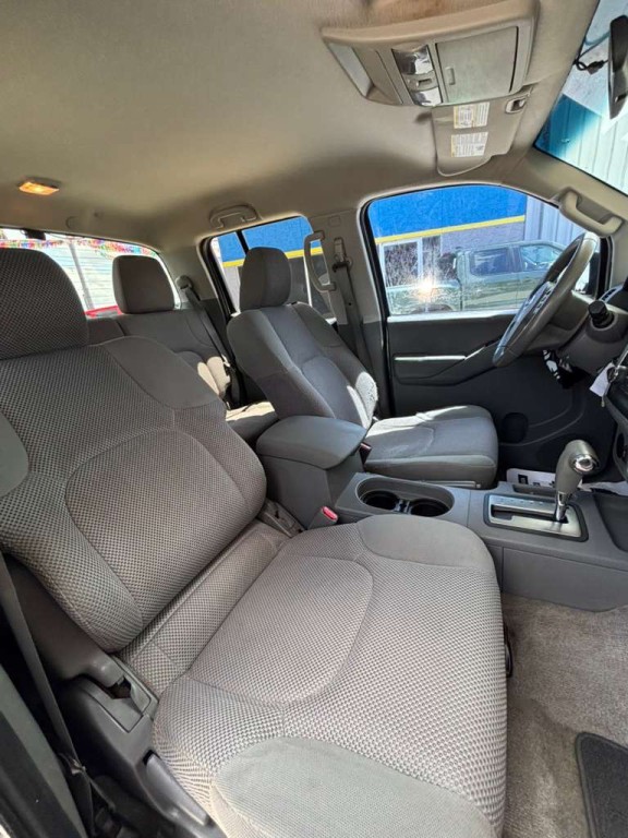 2013 Nissan Frontier Image 8